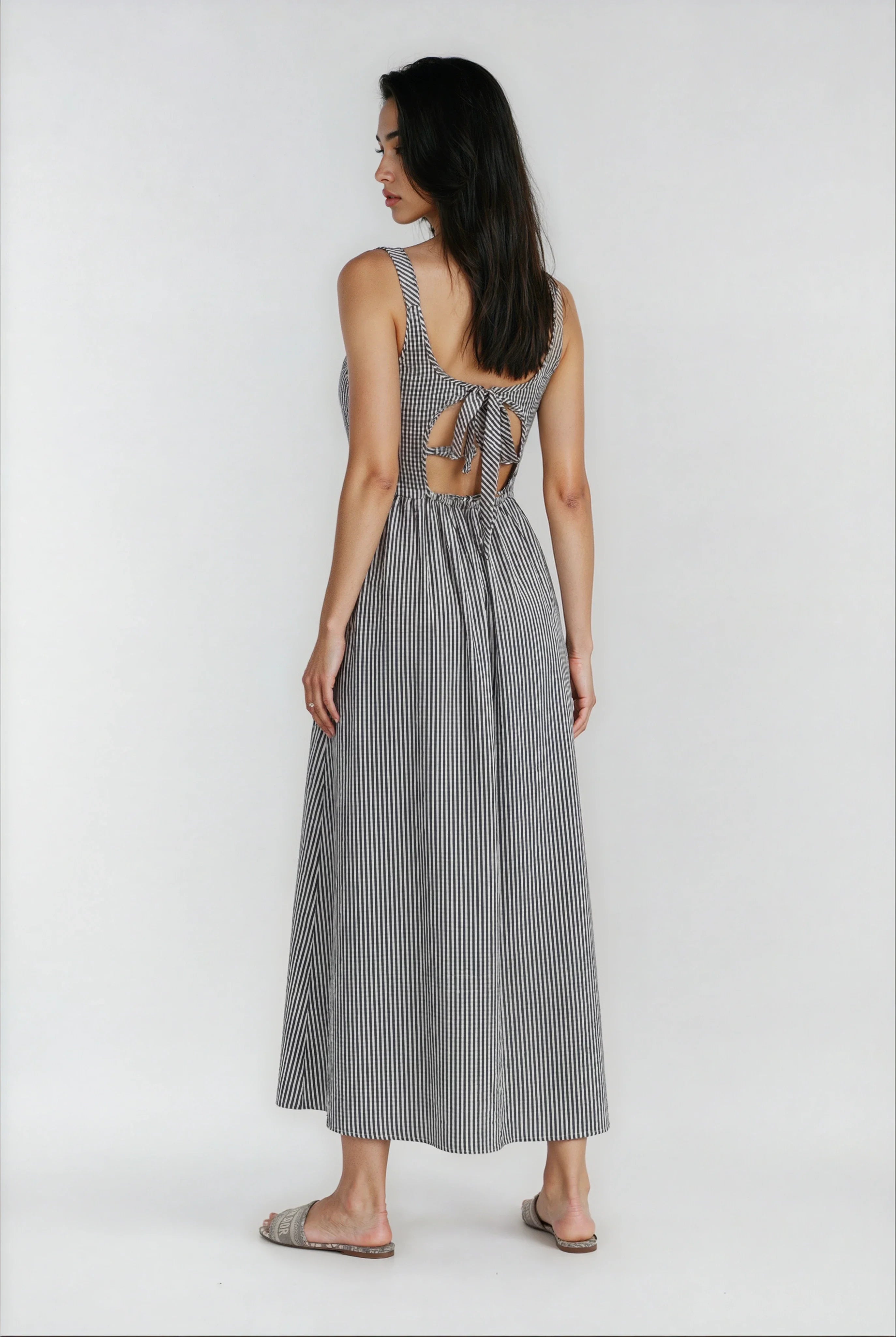 Jules - Lightweight Tie Back Midi Dress In Black Stripe